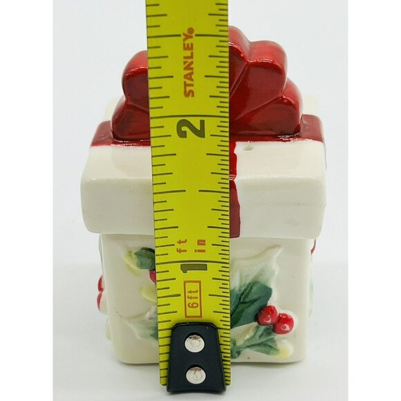 Pfaltzgraff Winterberry Christmas 4 Mini Salt Pepper Shaker Sets 8 Pieces - Picture 6 of 6